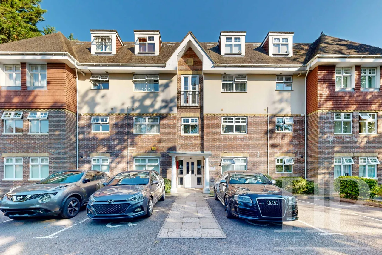 2 bed flat for sale, Horsham Road, Crawley, RH11