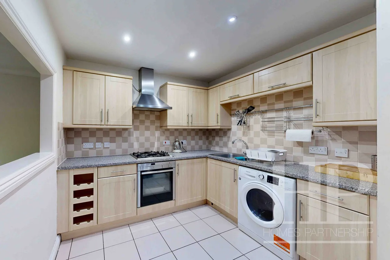 Horsham Road, Crawley, RH11, photo 3