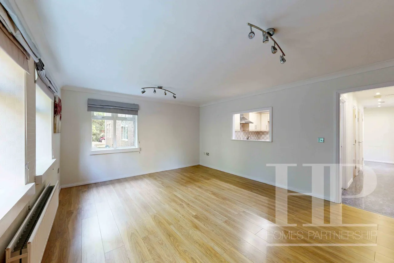 Horsham Road, Crawley, RH11, photo 6