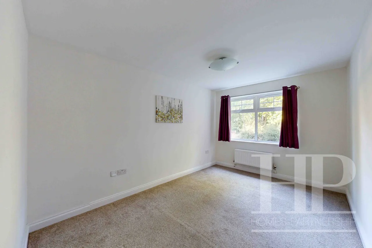 Horsham Road, Crawley, RH11, photo 8