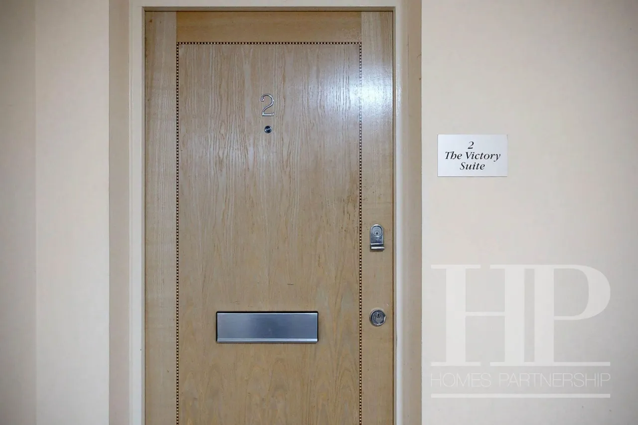 Horsham Road, Crawley, RH11, photo 4