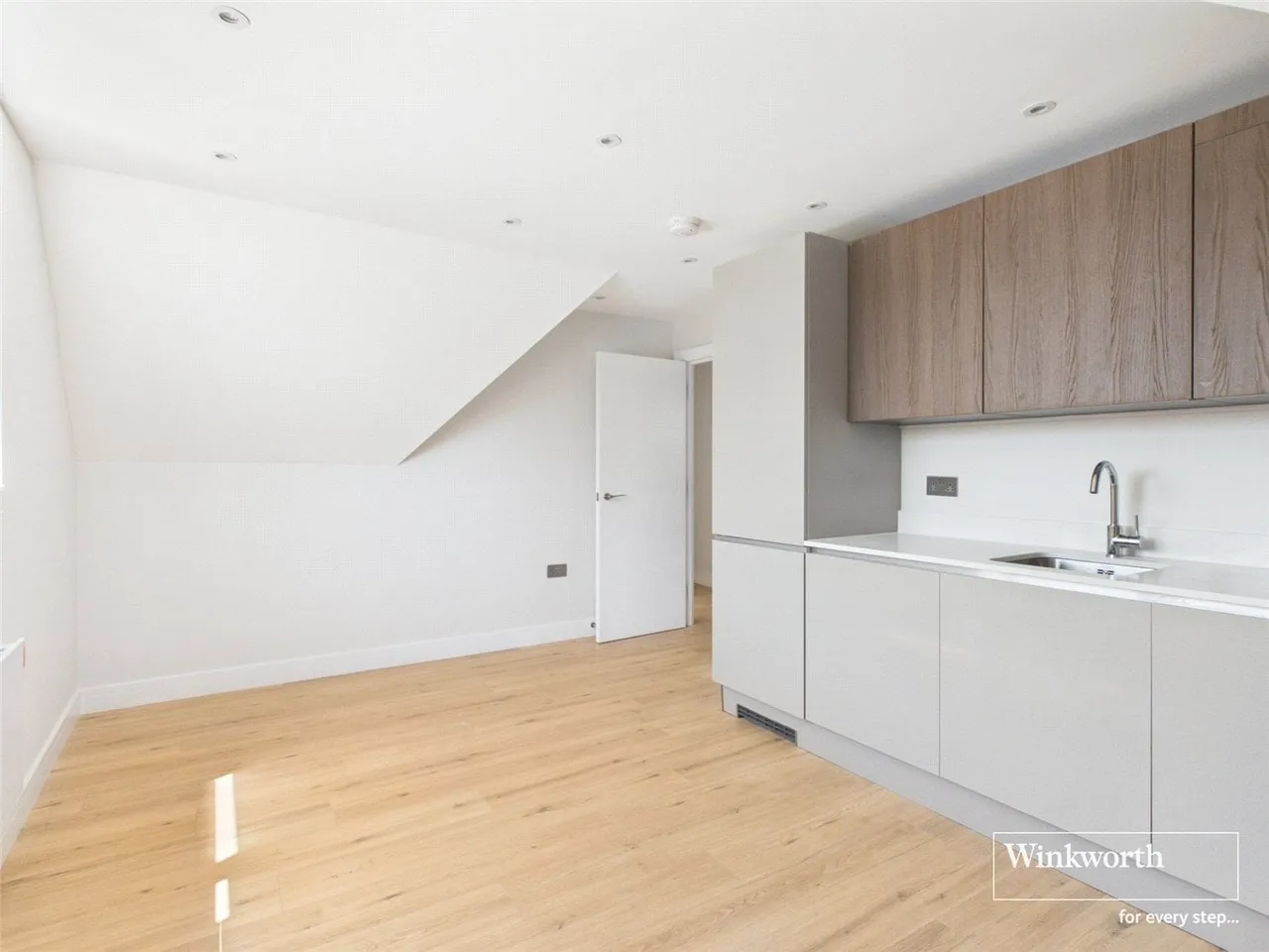 Greenham Road, Newbury, Berkshire, RG14, photo 4