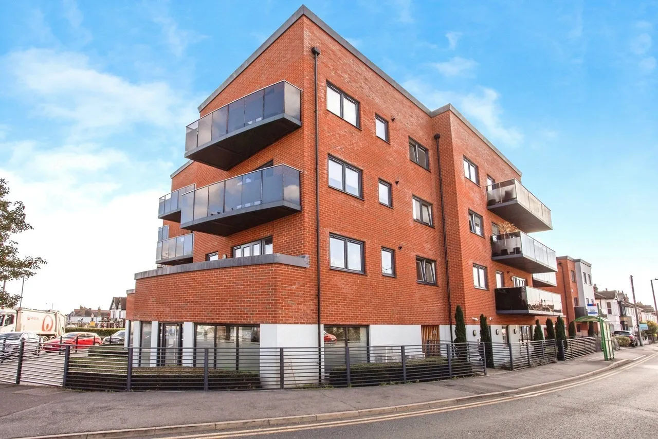 2 bed flat for sale, Cranleigh Drive, Leigh-on-Sea, SS9