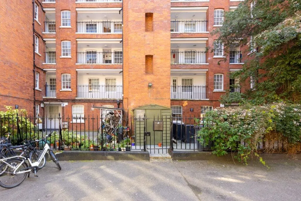 1 bed flat for sale — Tavistock Place, Knollys House, WC1H