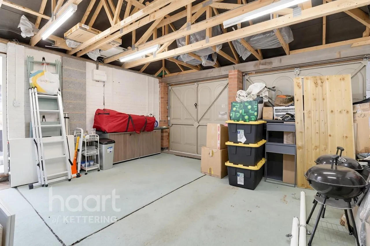 Wilkie Close, Kettering, NN15, photo 39