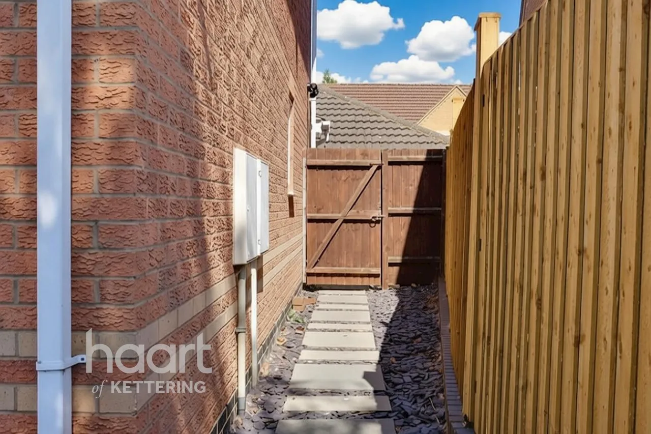Wilkie Close, Kettering, NN15, photo 30