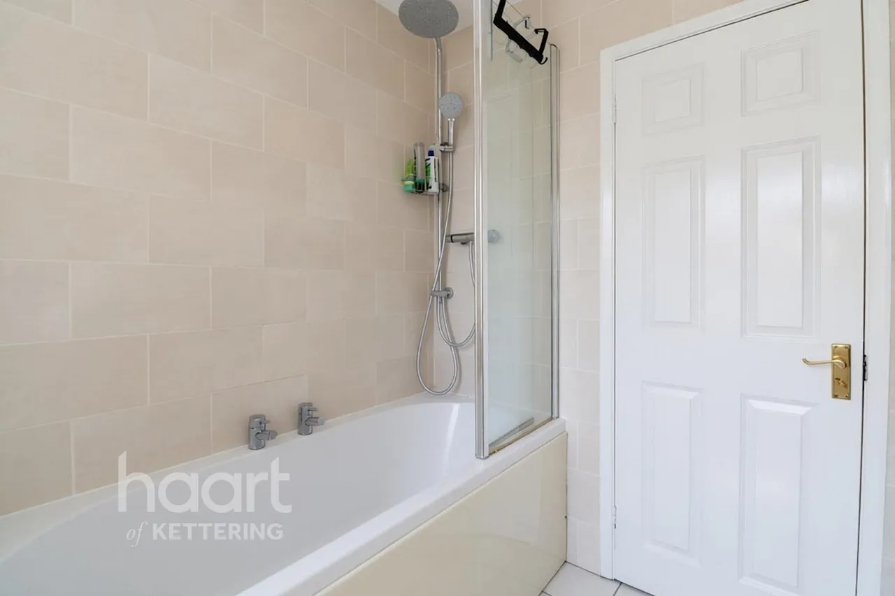 Wilkie Close, Kettering, NN15, photo 29
