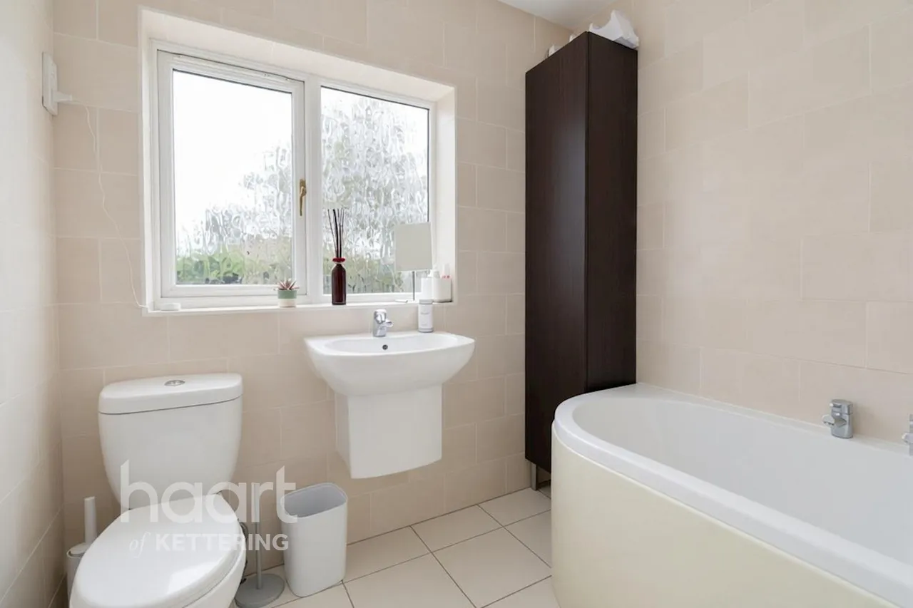 Wilkie Close, Kettering, NN15, photo 28