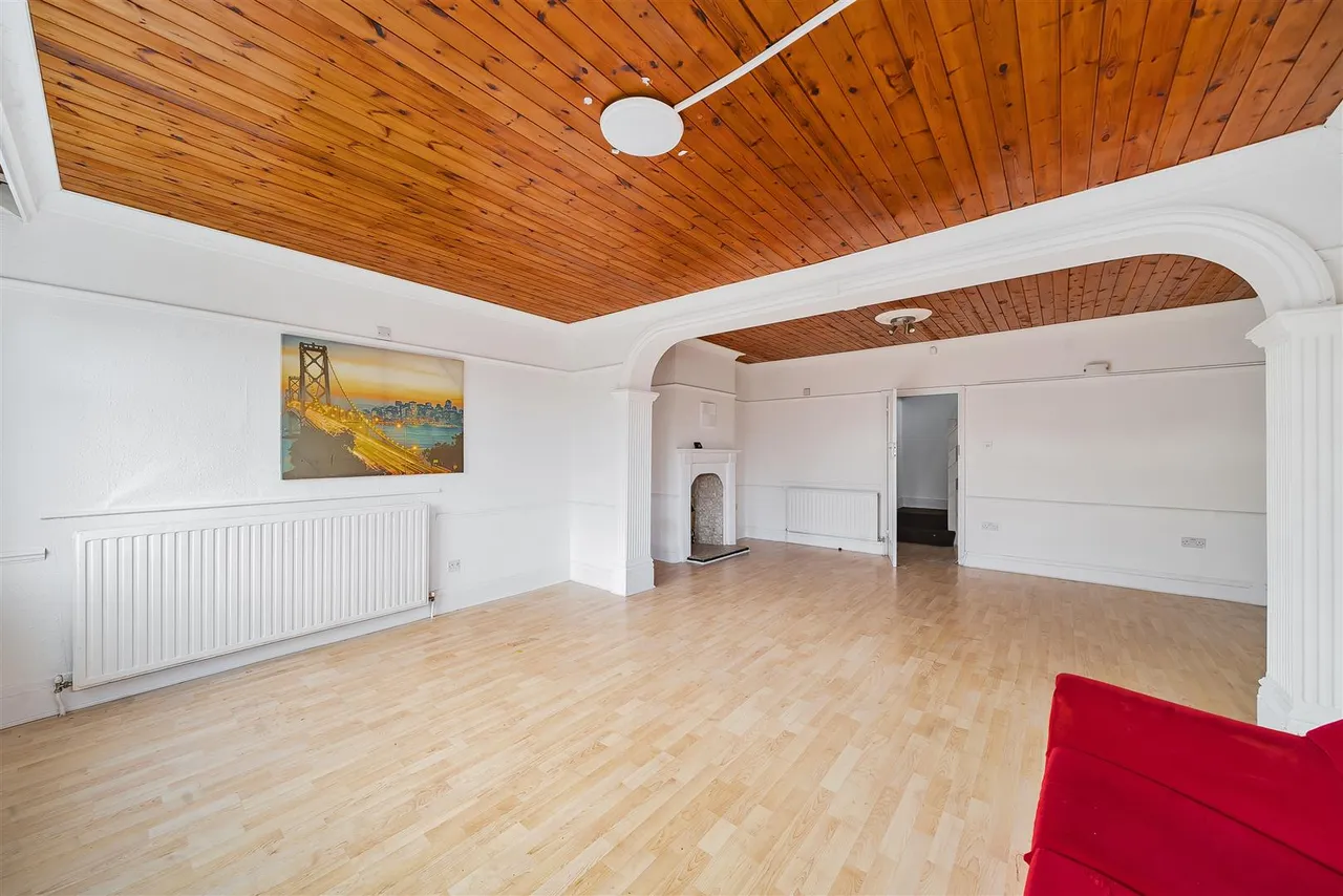 Eton Avenue, Wembley, photo 2