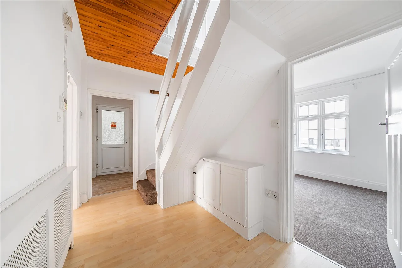 Eton Avenue, Wembley, photo 9