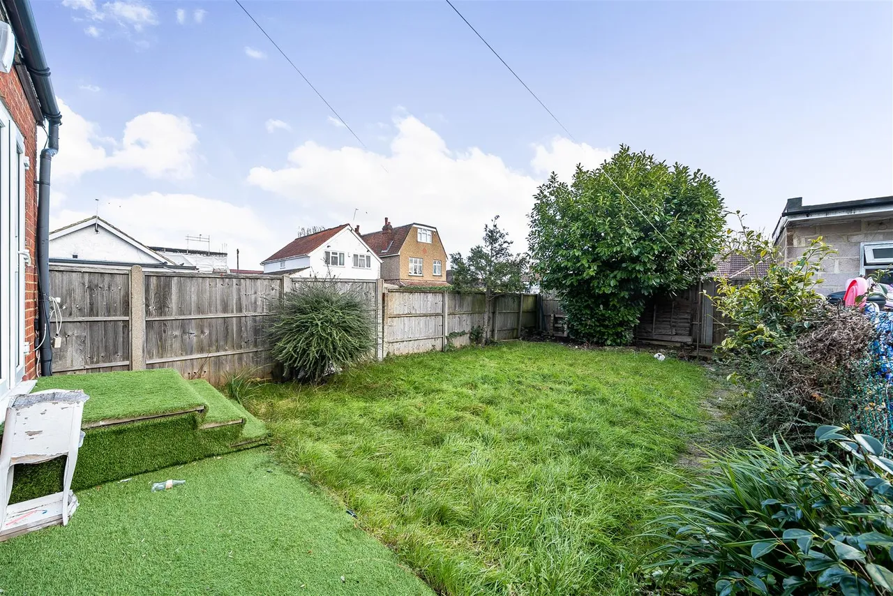 Eton Avenue, Wembley, photo 15