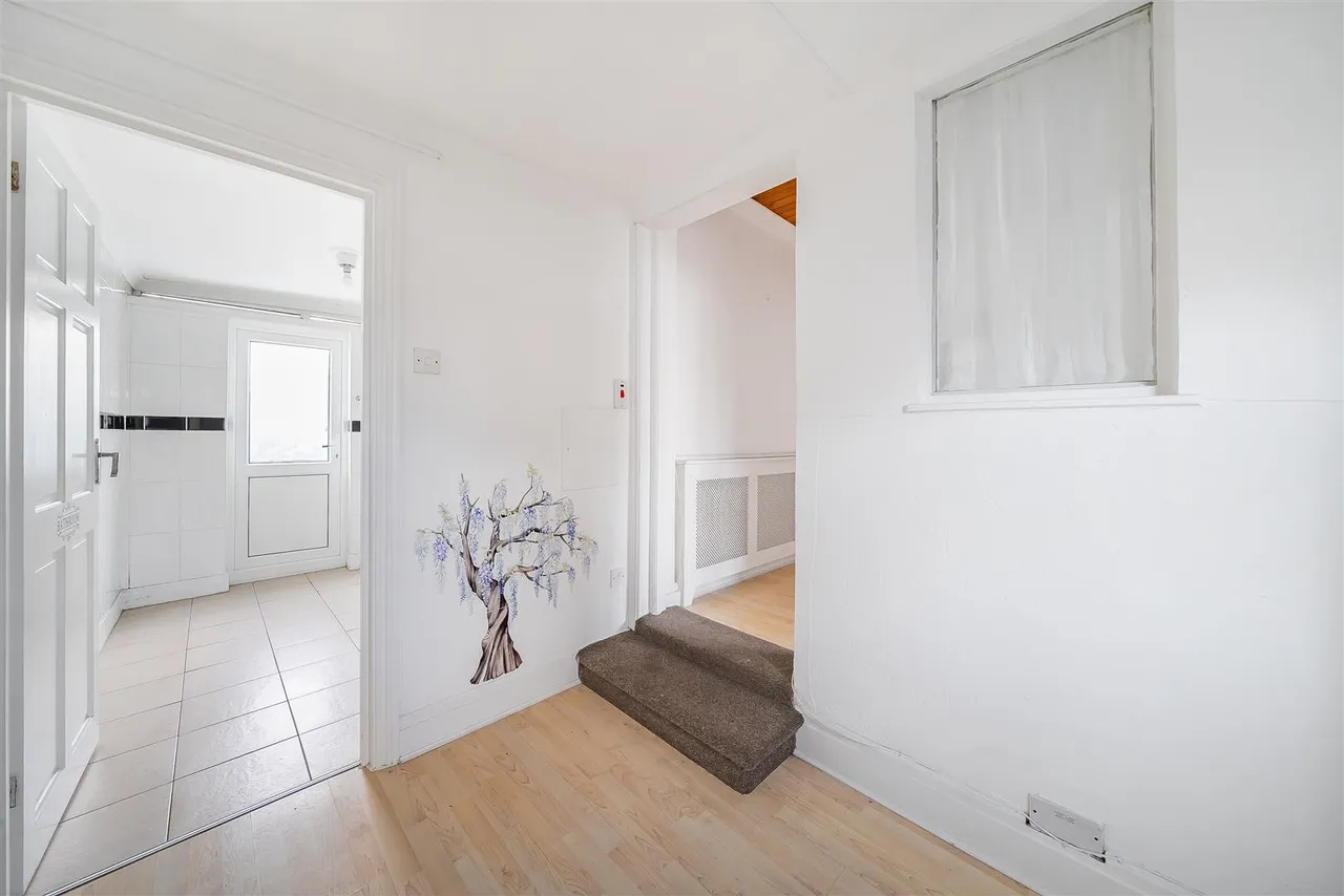 Eton Avenue, Wembley, photo 8
