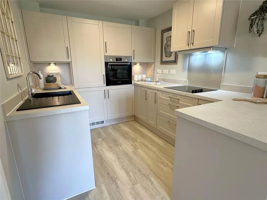 Pacific Drive, Eastbourne, BN23, photo 4