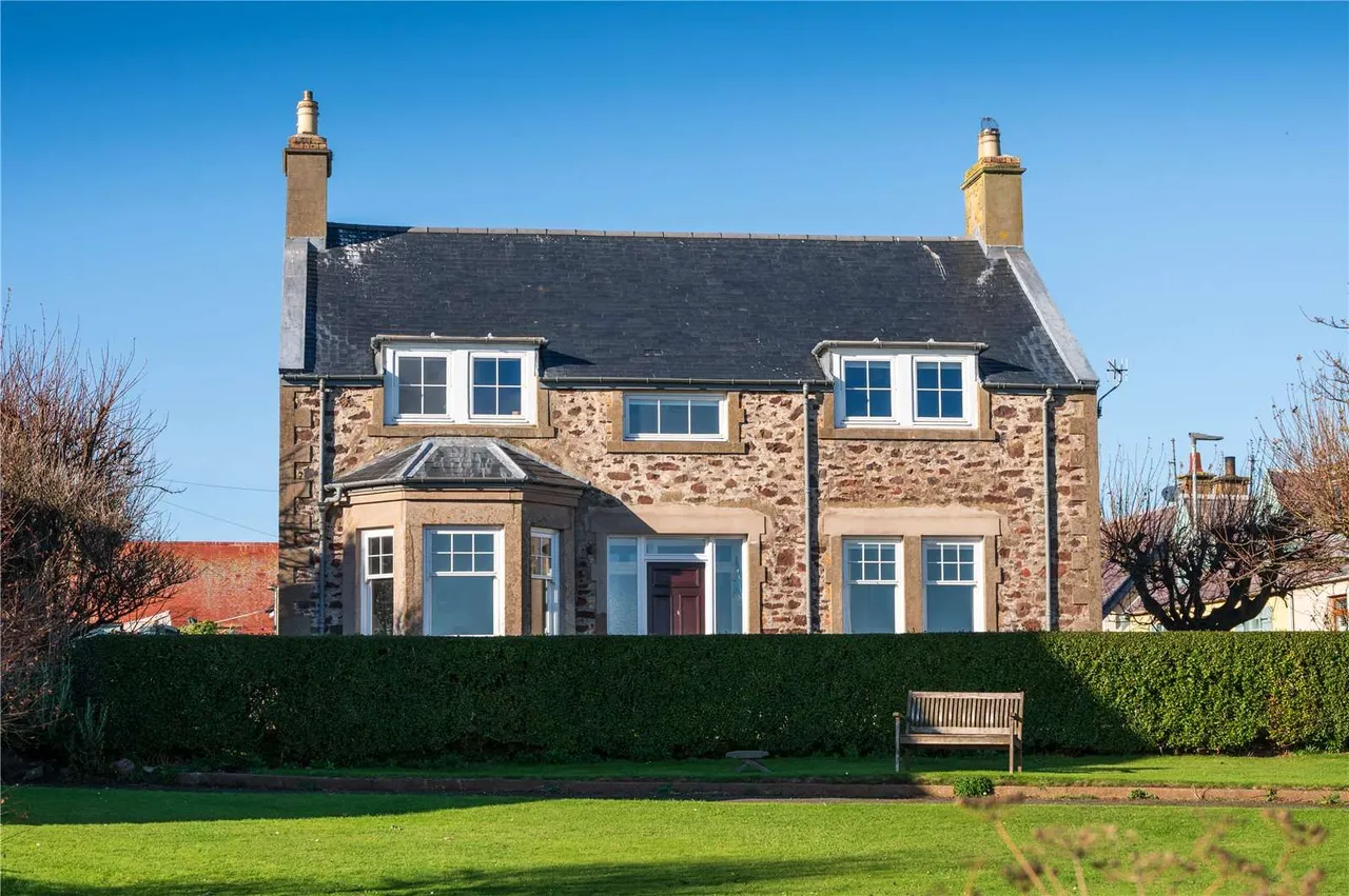 5 bed house for sale — The Beacon, Murrayfield, St. Abbs, Eyemouth, TD14 5PP