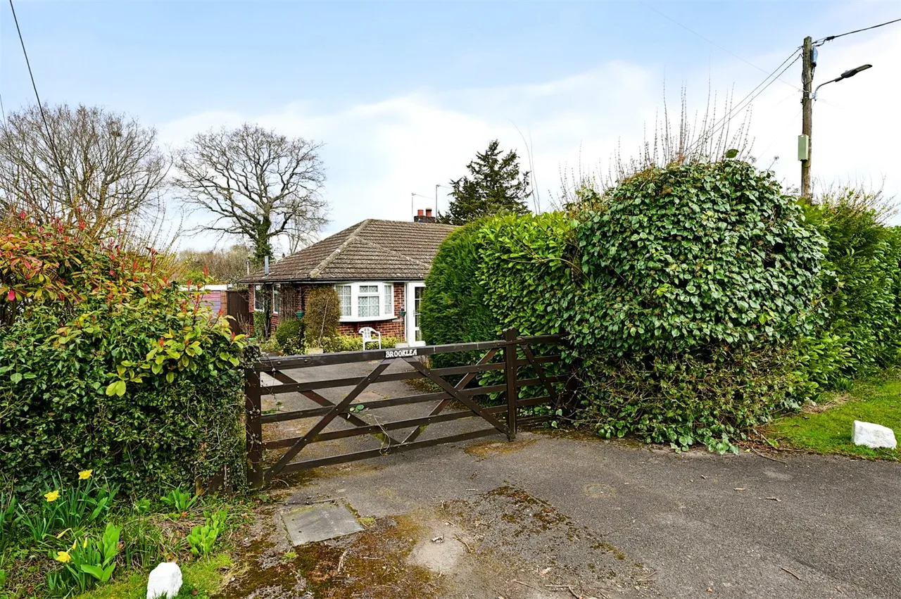 Hazel Road, Ash Green, Guildford, Surrey, GU12 6HP, photo 11
