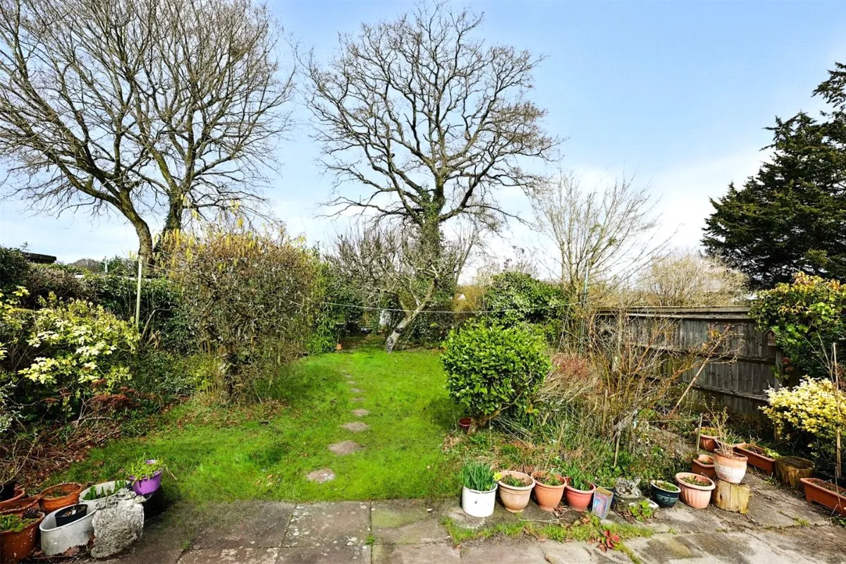 Hazel Road, Ash Green, Guildford, Surrey, GU12 6HP, photo 6