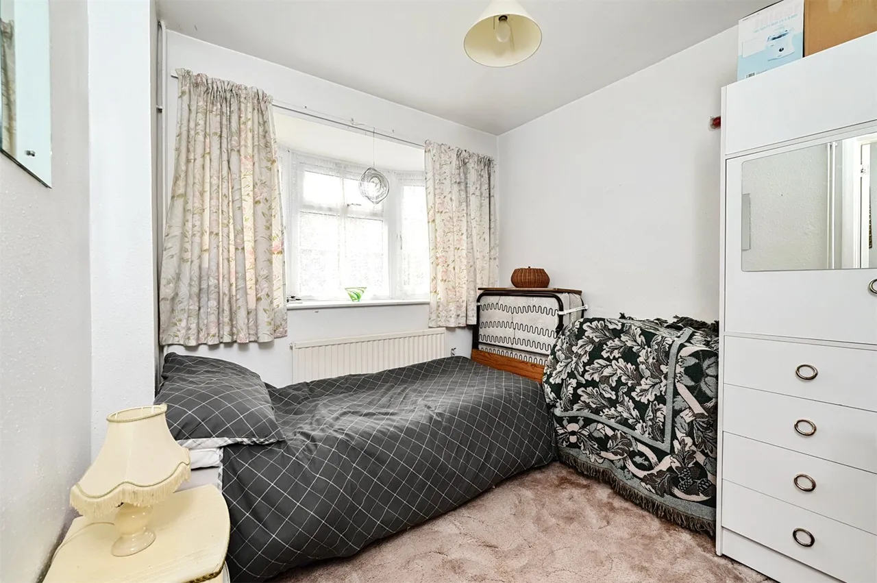 Hazel Road, Ash Green, Guildford, Surrey, GU12 6HP, photo 9