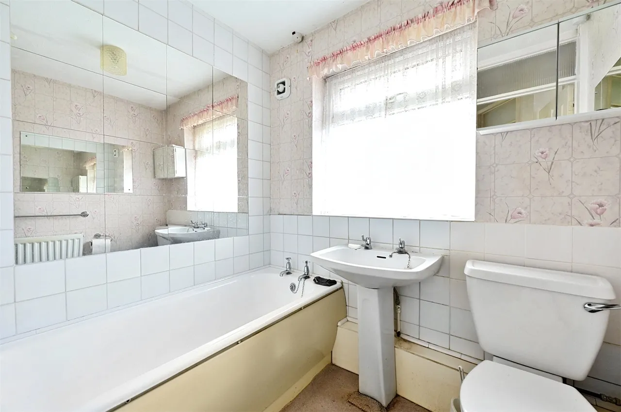 Hazel Road, Ash Green, Guildford, Surrey, GU12 6HP, photo 8