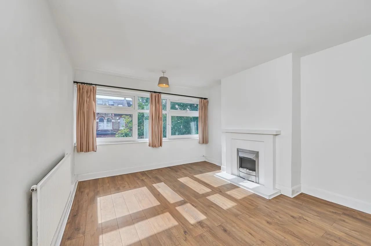 2 bed flat for sale, Summerley Street, Earlsfield, SW18