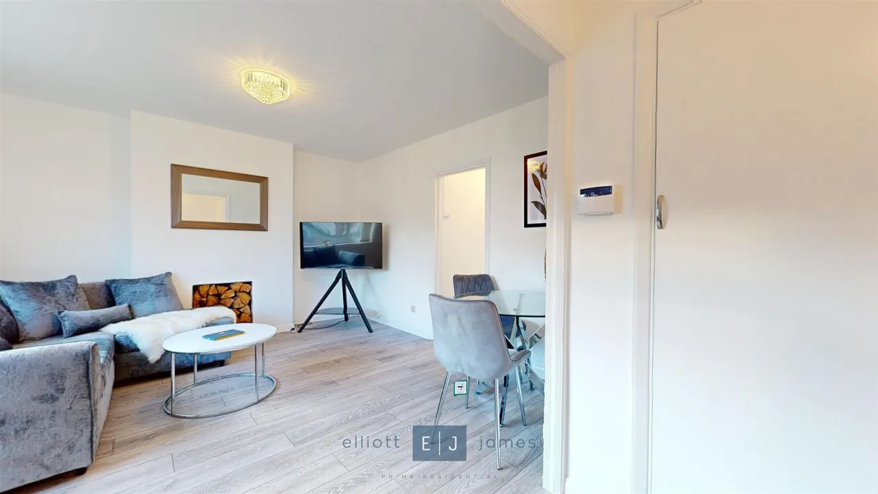 Westbury Lane, Buckhurst Hill, photo 2