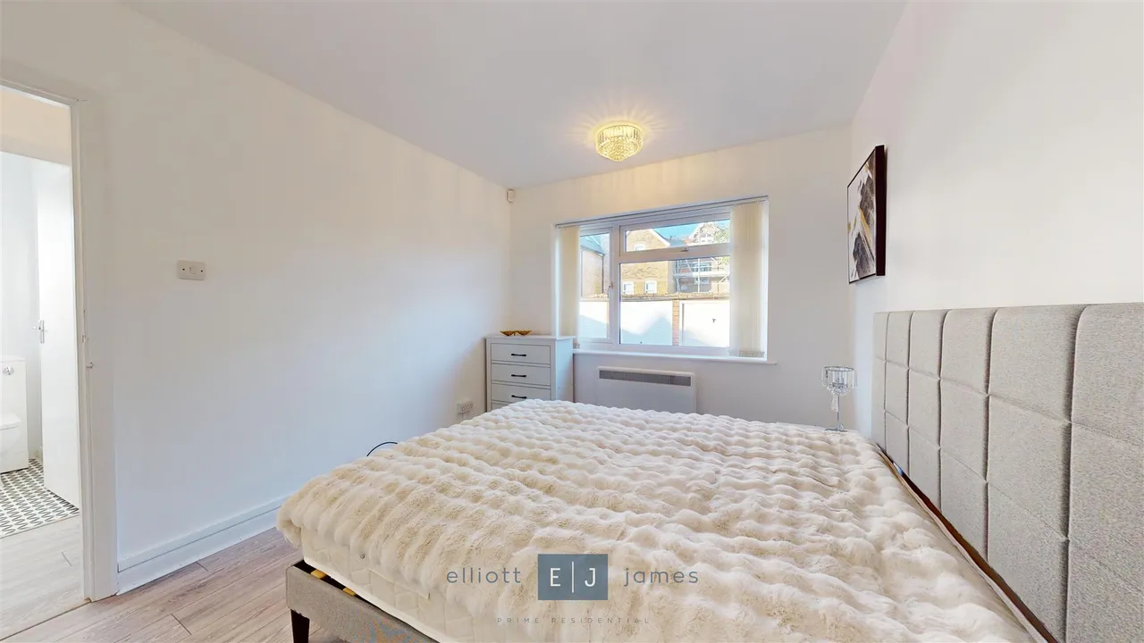 Westbury Lane, Buckhurst Hill, photo 9