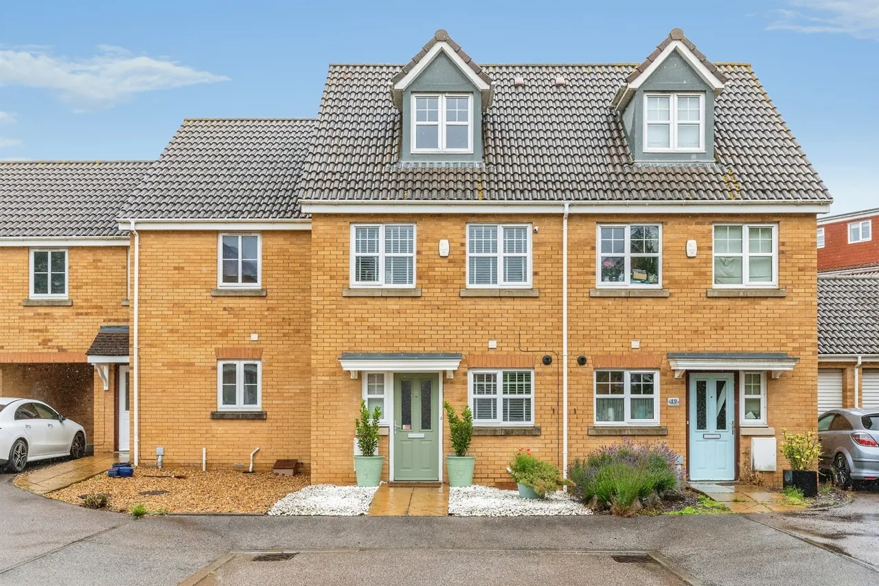 3 bed house for sale — Temple Gardens, RUSHDEN