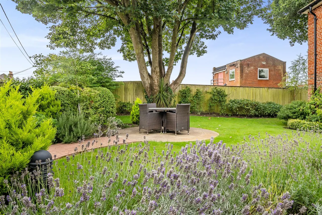 Christchurch Road, Ringwood, BH24, photo 2