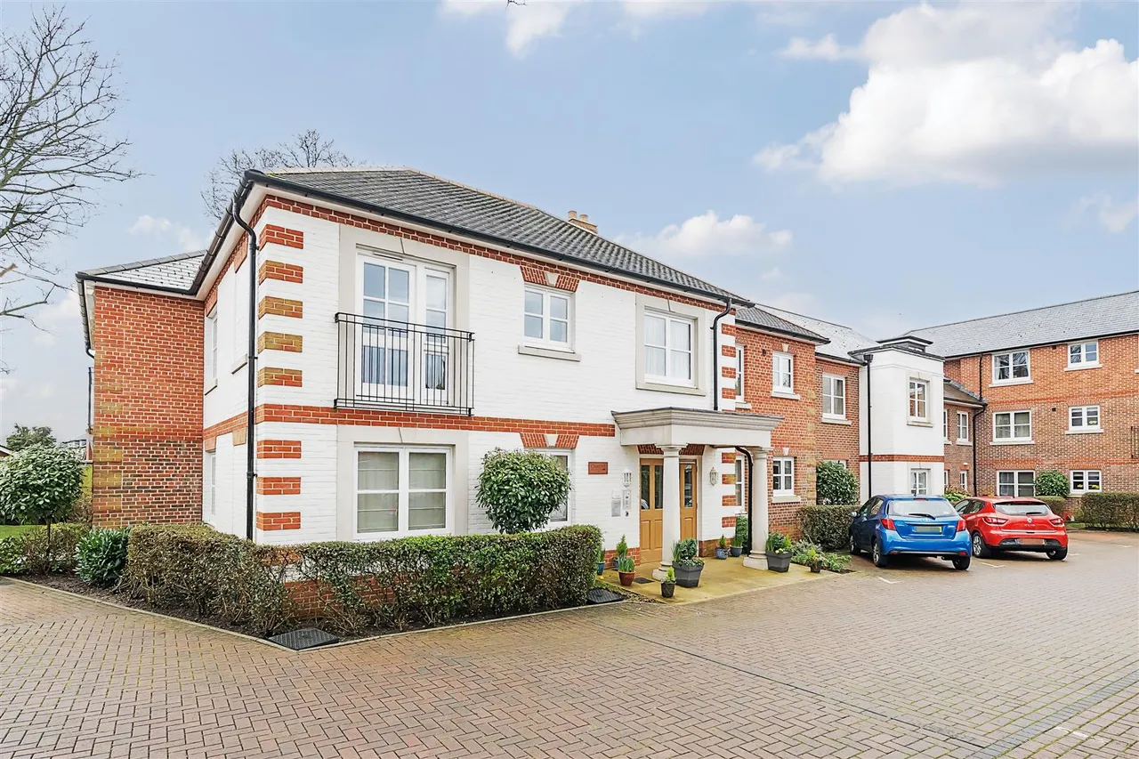 2 bed flat for sale, Christchurch Road, Ringwood, BH24