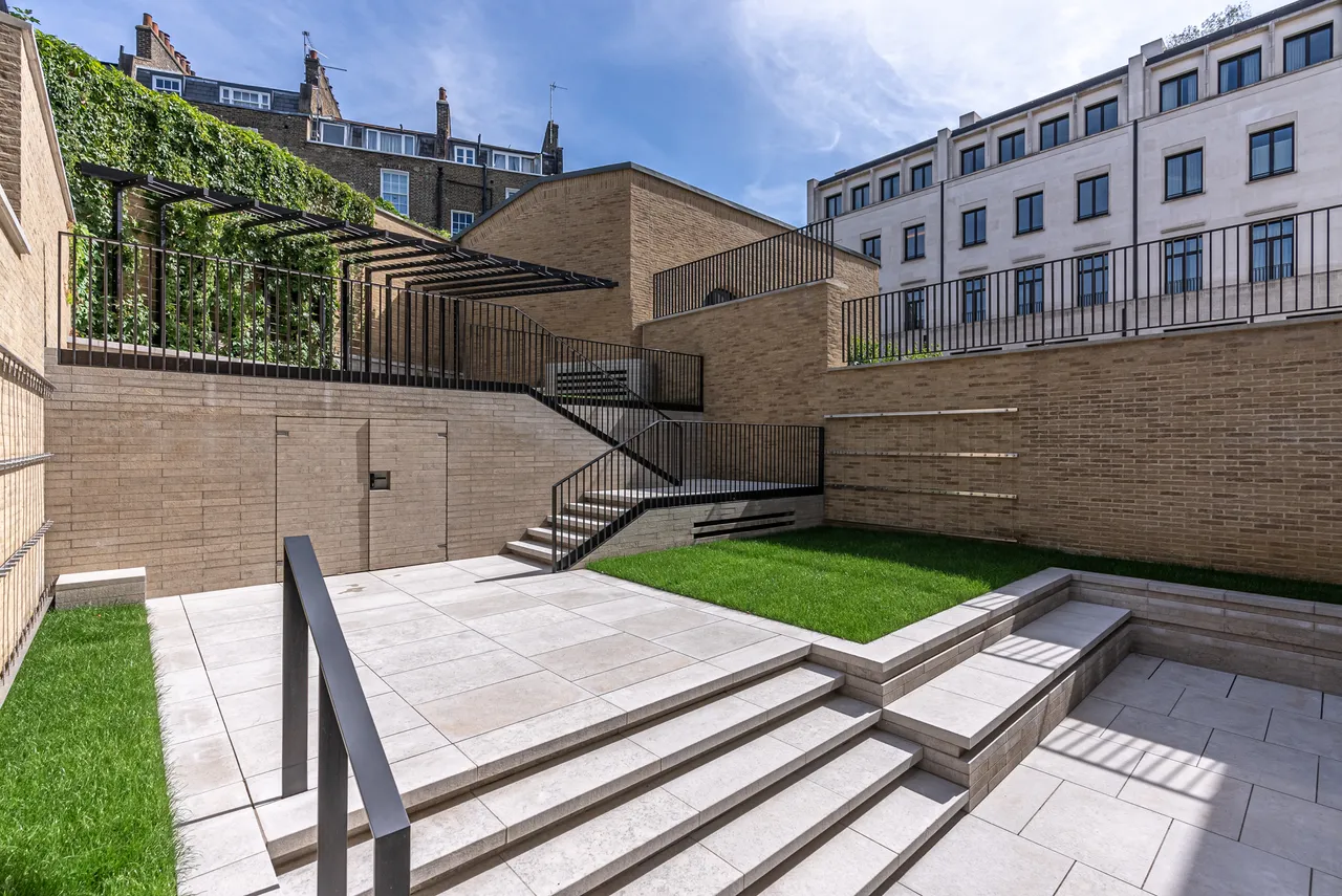 Whistler Square, Chelsea Barracks, SW1W, photo 13