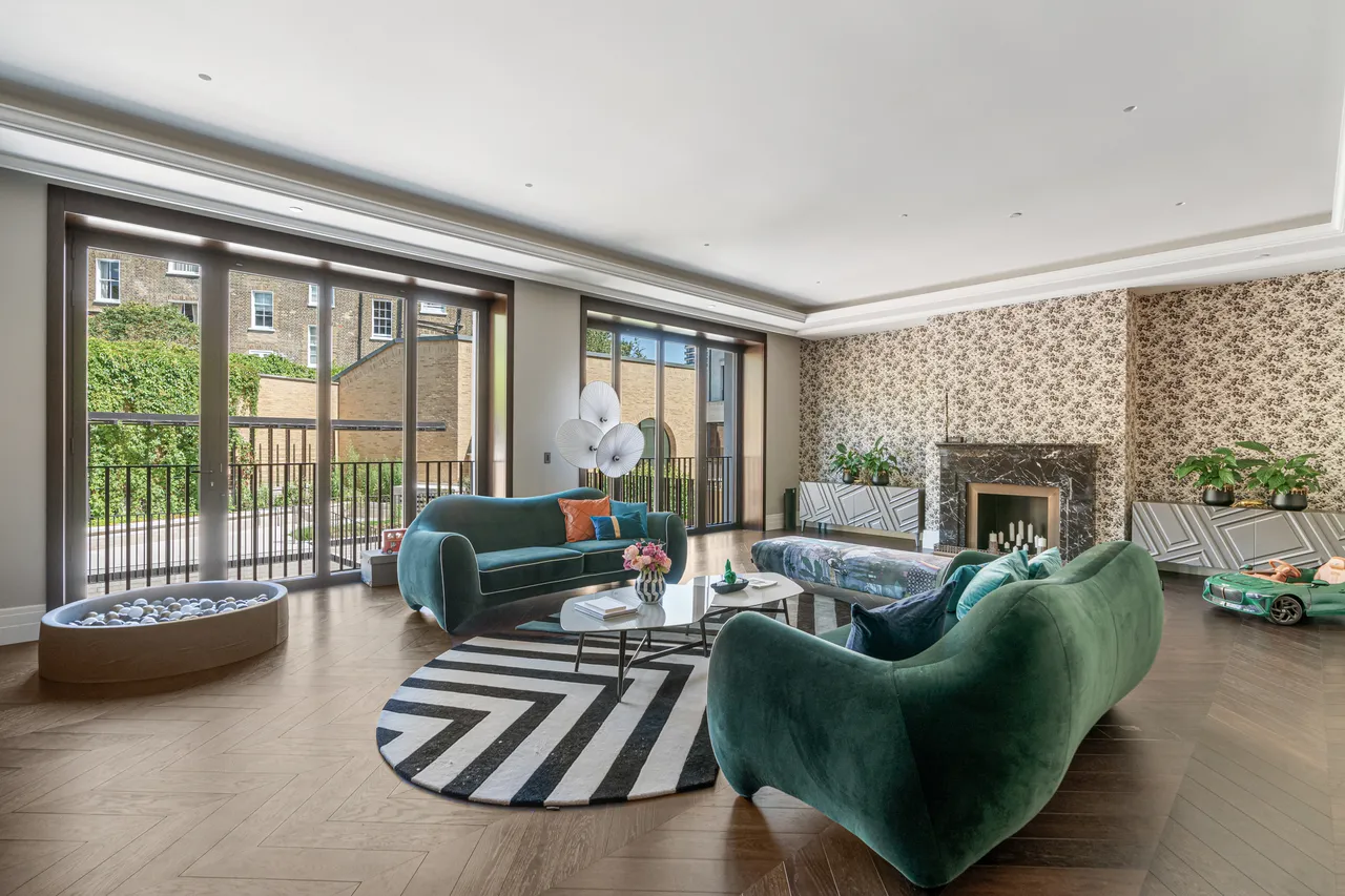 Whistler Square, Chelsea Barracks, SW1W, photo 4