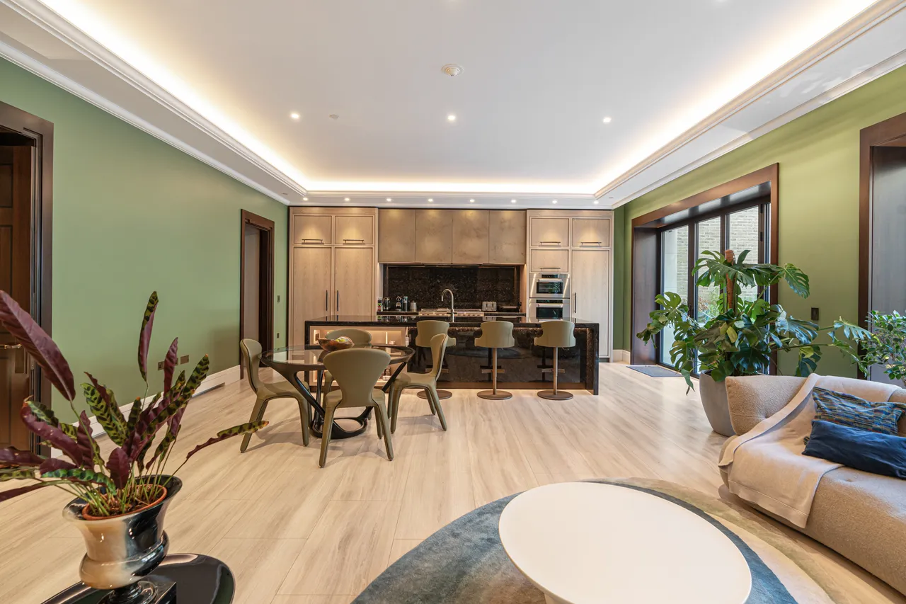 Whistler Square, Chelsea Barracks, SW1W, photo 5