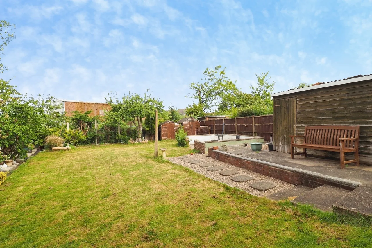 Lilac Crescent, Beeston, Nottingham, Nottinghamshire, NG9, photo 2