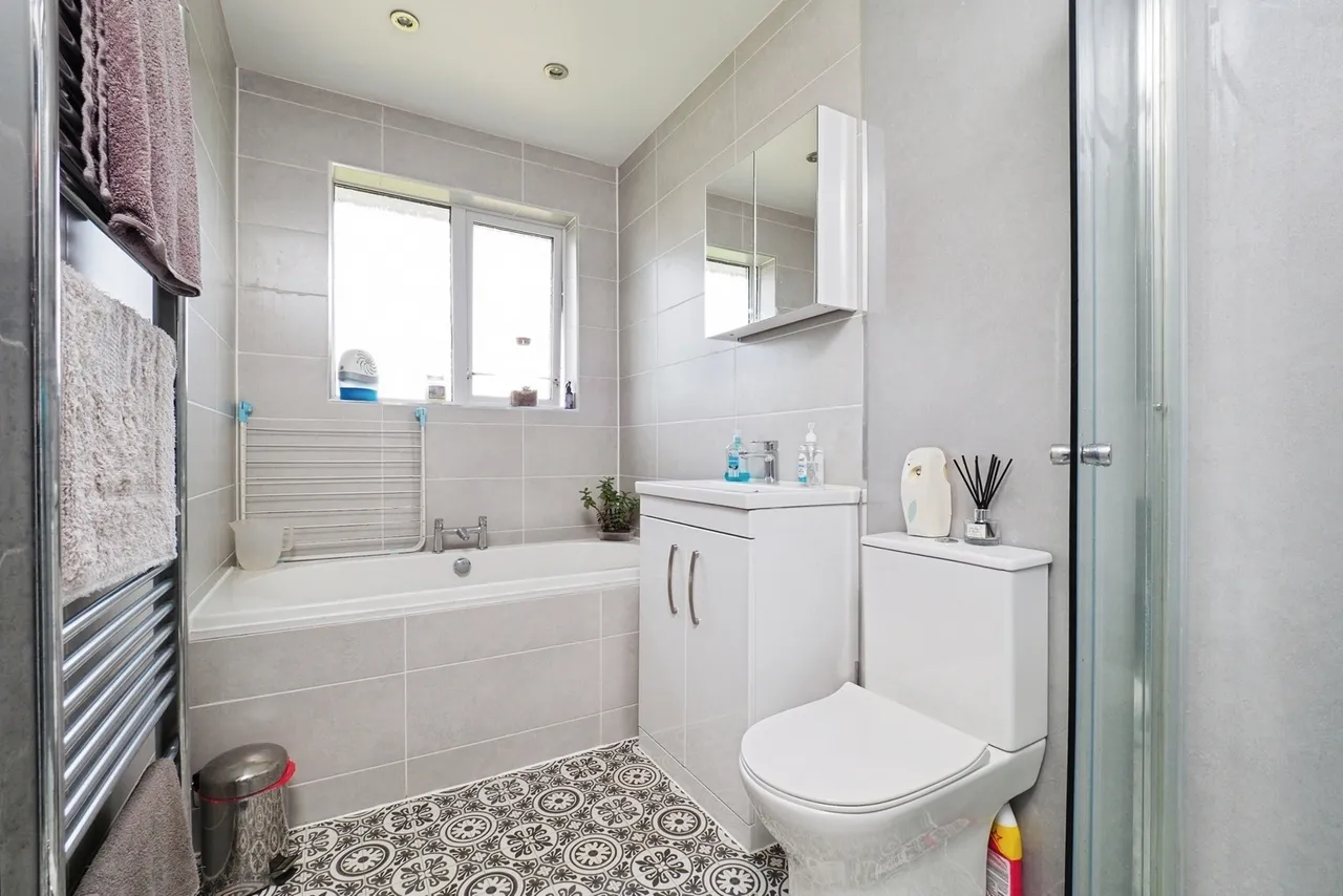 Lilac Crescent, Beeston, Nottingham, Nottinghamshire, NG9, photo 5