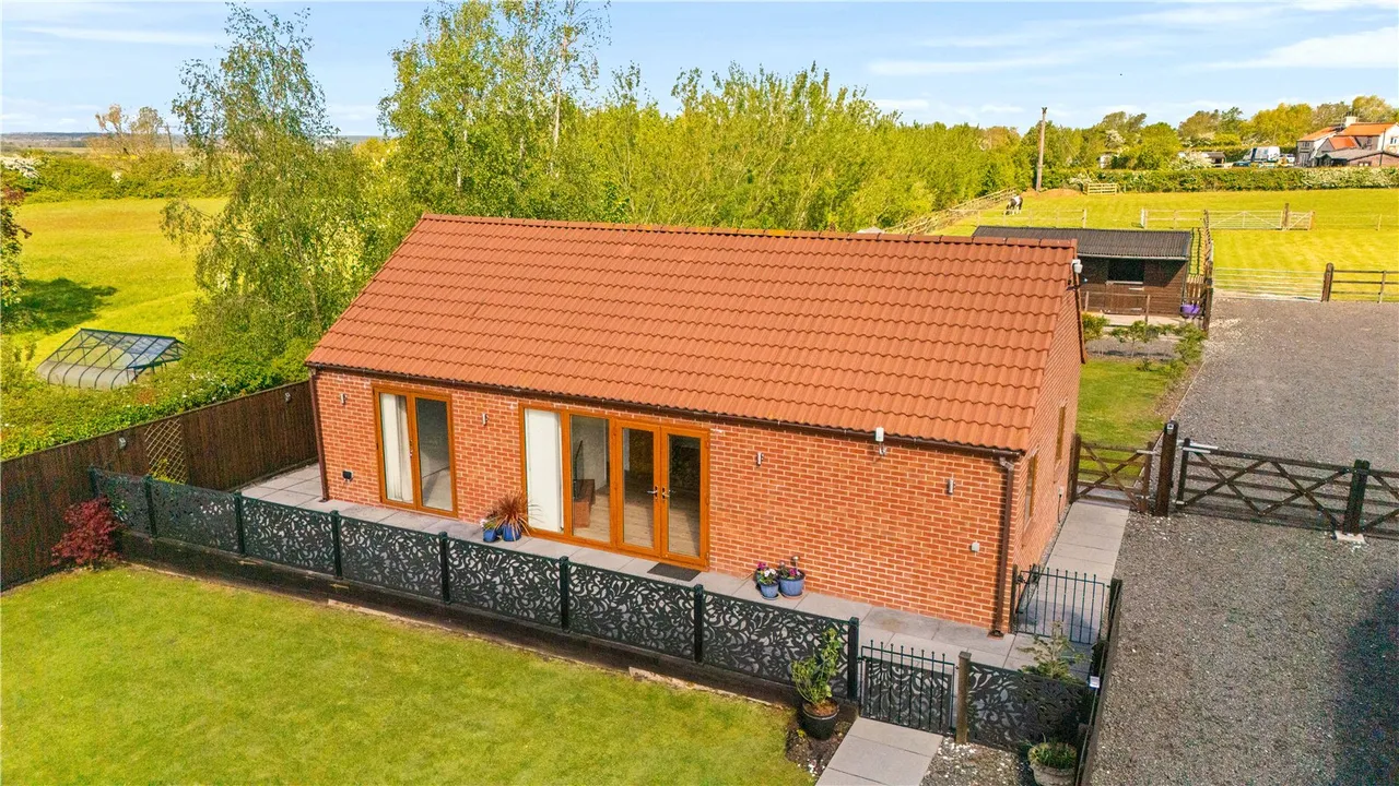 Cadney Road, Howsham, photo 19