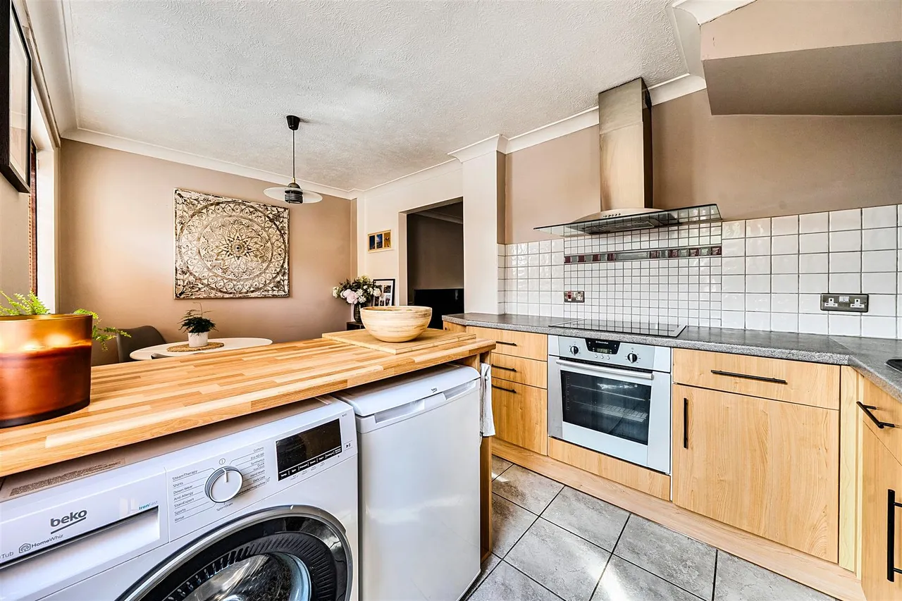 Ascot Close, Titchfield Common, photo 4