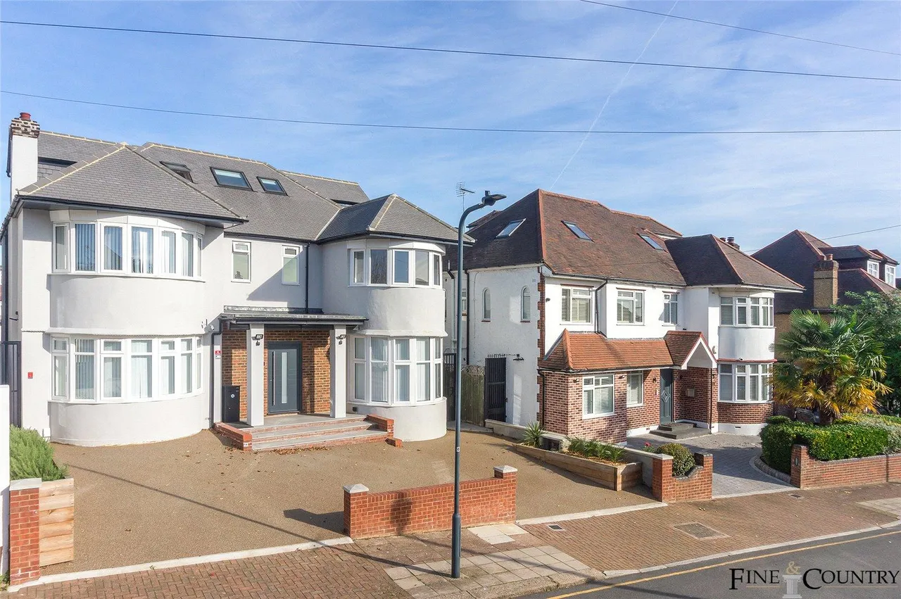 Bryan Avenue, London, photo 31