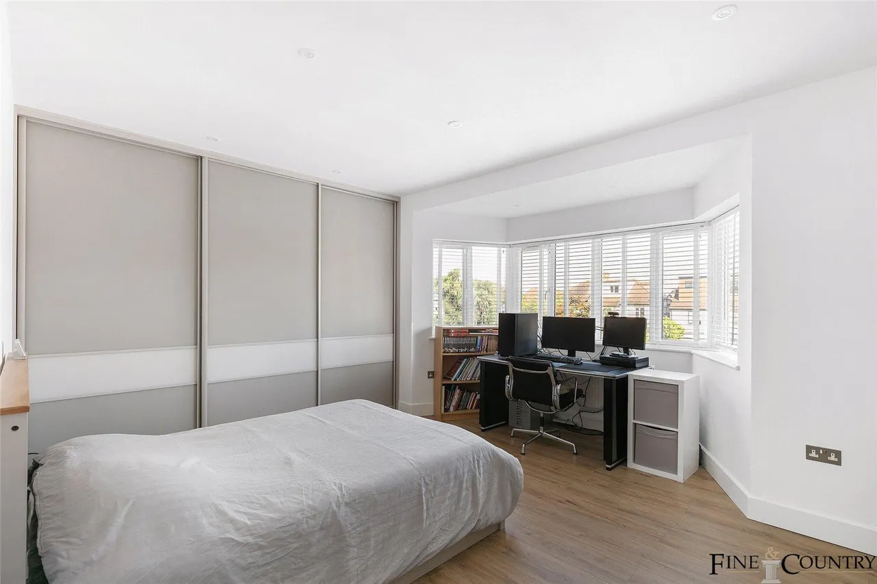 Bryan Avenue, London, photo 24