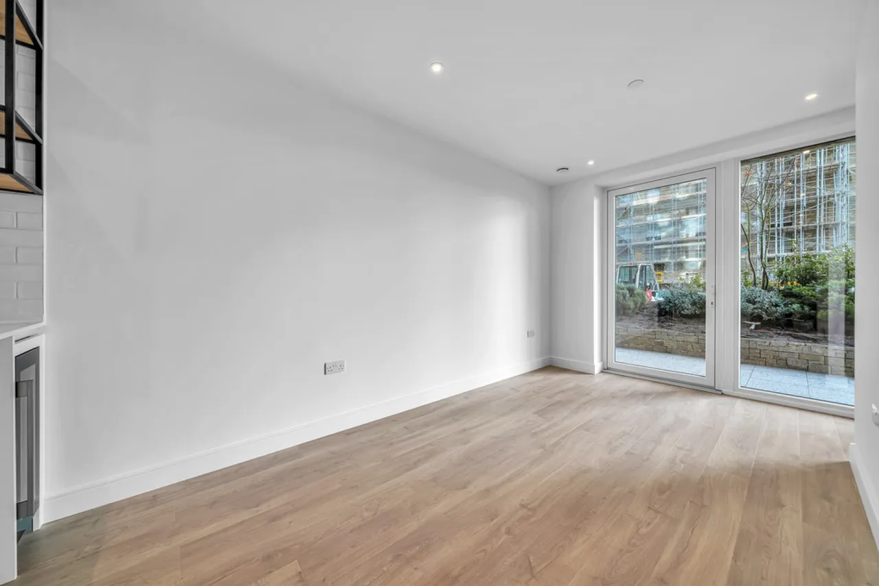 Grand Union, Alperton, photo 2