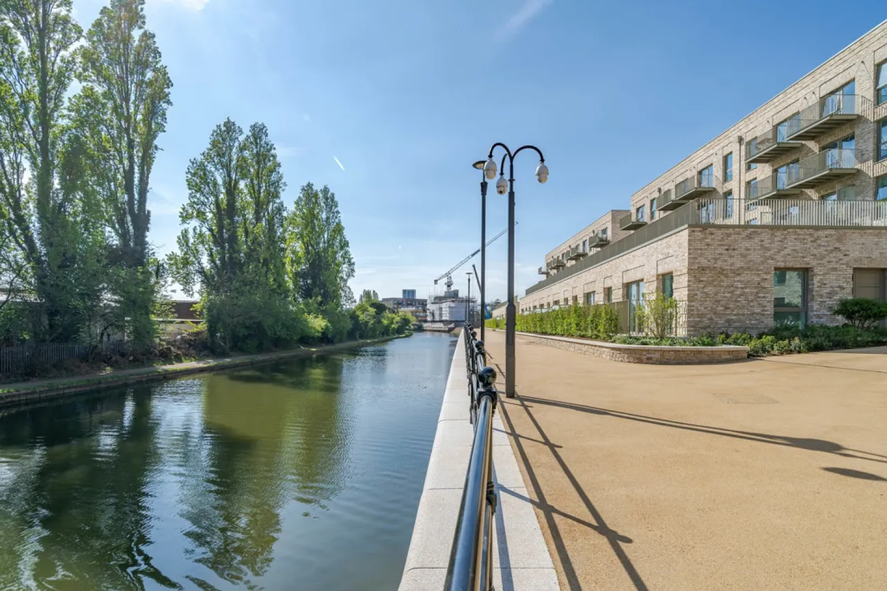 Grand Union, Alperton, photo 8