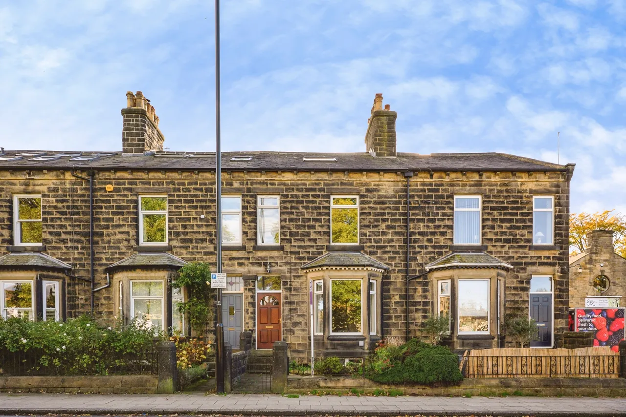 3 bed house for sale, Oxford Road, Leeds, LS20