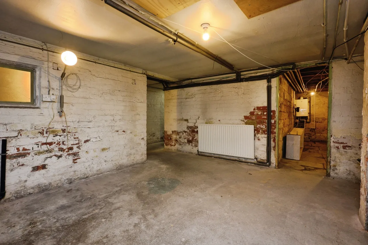 Oxford Road, Leeds, LS20, photo 28