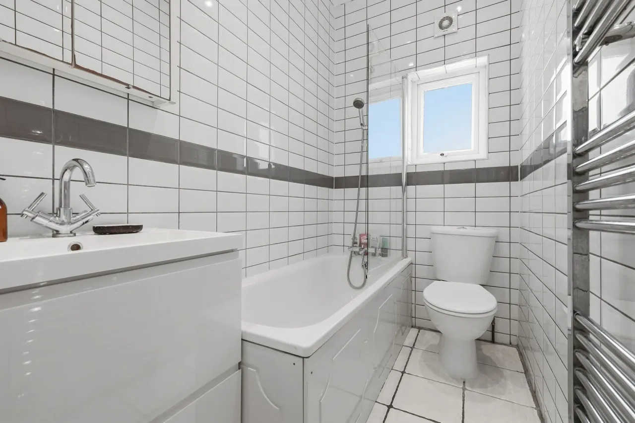 Grange Park Road, Leyton, E10, photo 10