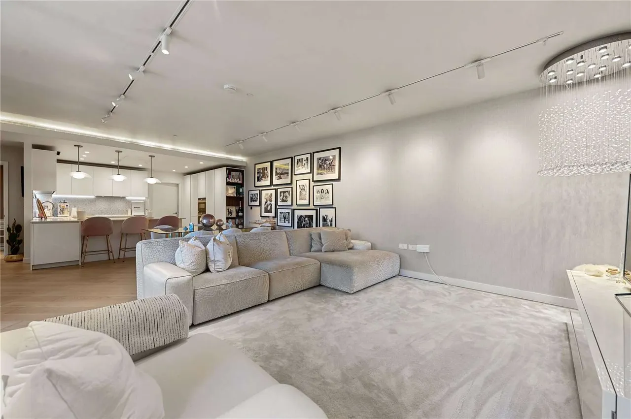Wood Crescent, London, W12 7GJ, photo 5