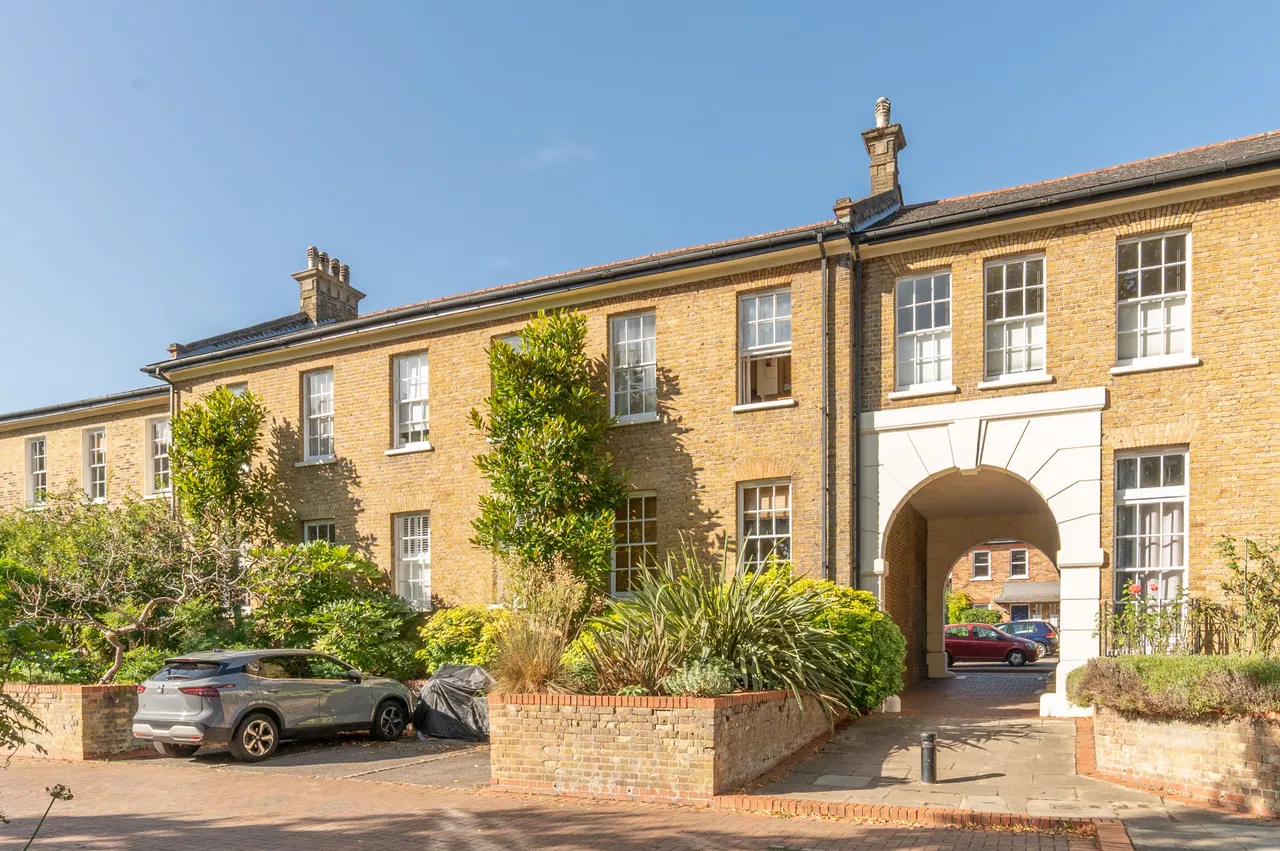 2 bed flat for sale, London, SE27