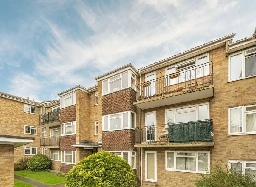 2 bed flat for sale, Galsworthy Road, Kingston Upon Thames, KT2