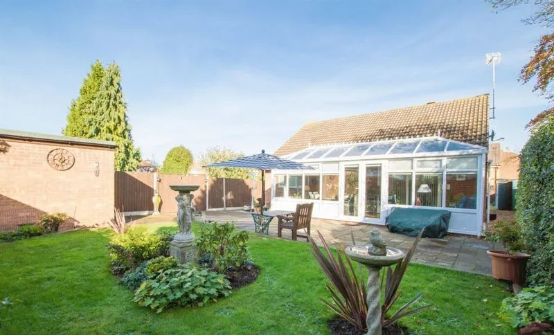 Beechwood Road, Luton LU4 9SA, photo 2