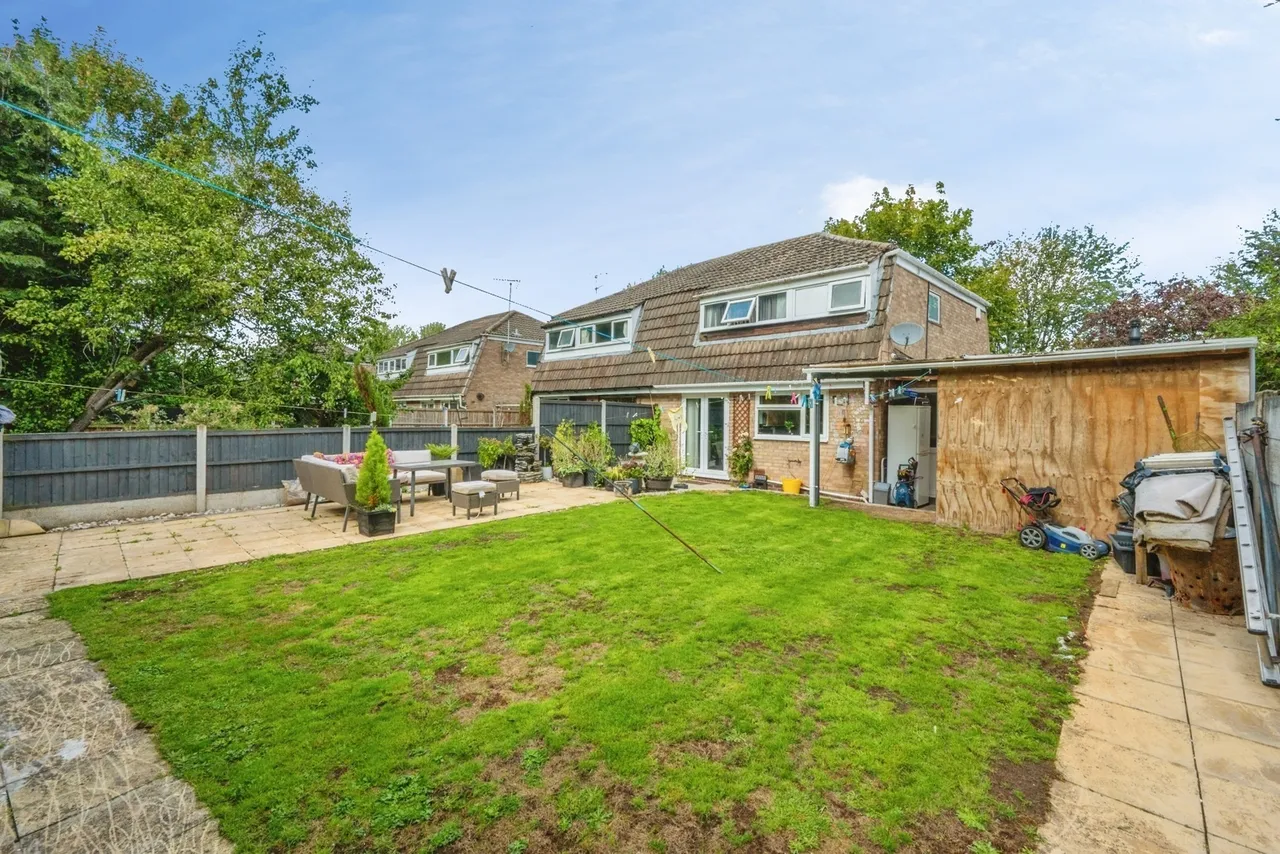 3 bed house for sale, The Chase, Sinfin, DE24