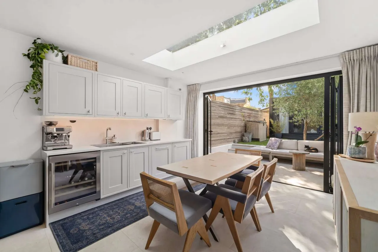 Deburgh Road, Wimbledon, London, SW19 1DX, photo 2