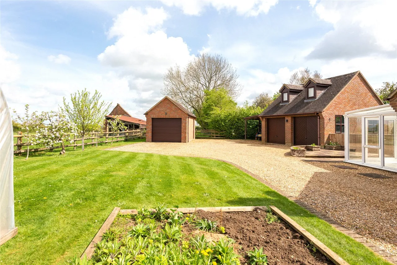 Ivy Lane, Stewkley, LU7, photo 11