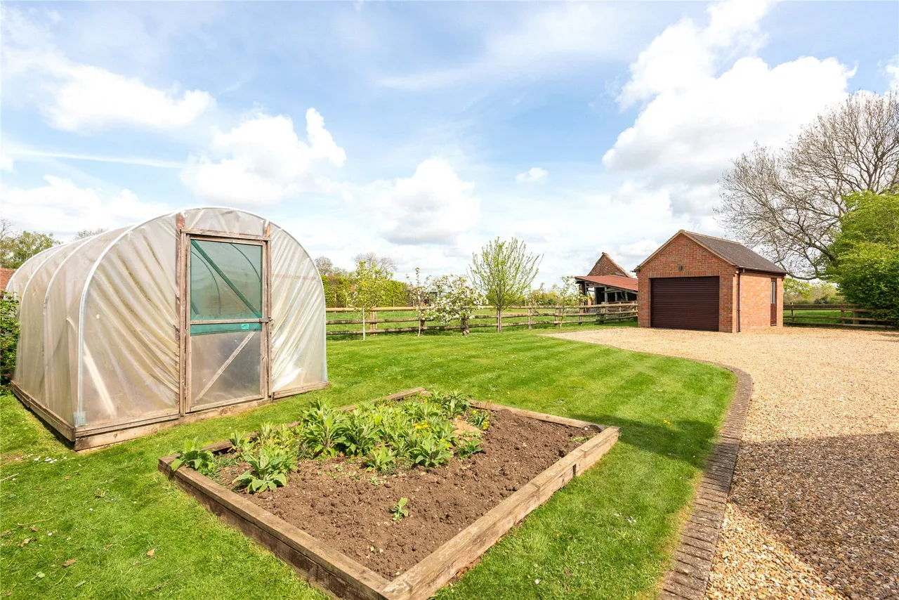 Ivy Lane, Stewkley, LU7, photo 13
